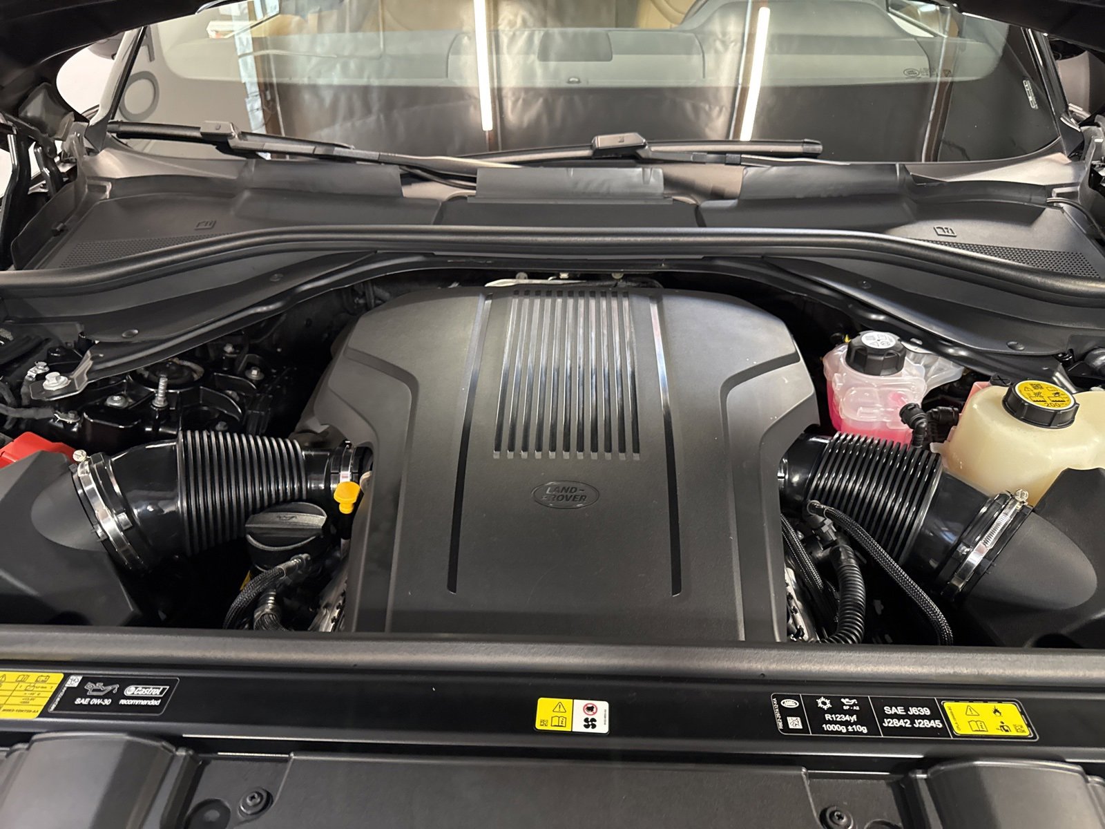 Used 2025 Land Rover Range Rover Long Wheelbase SE image 34