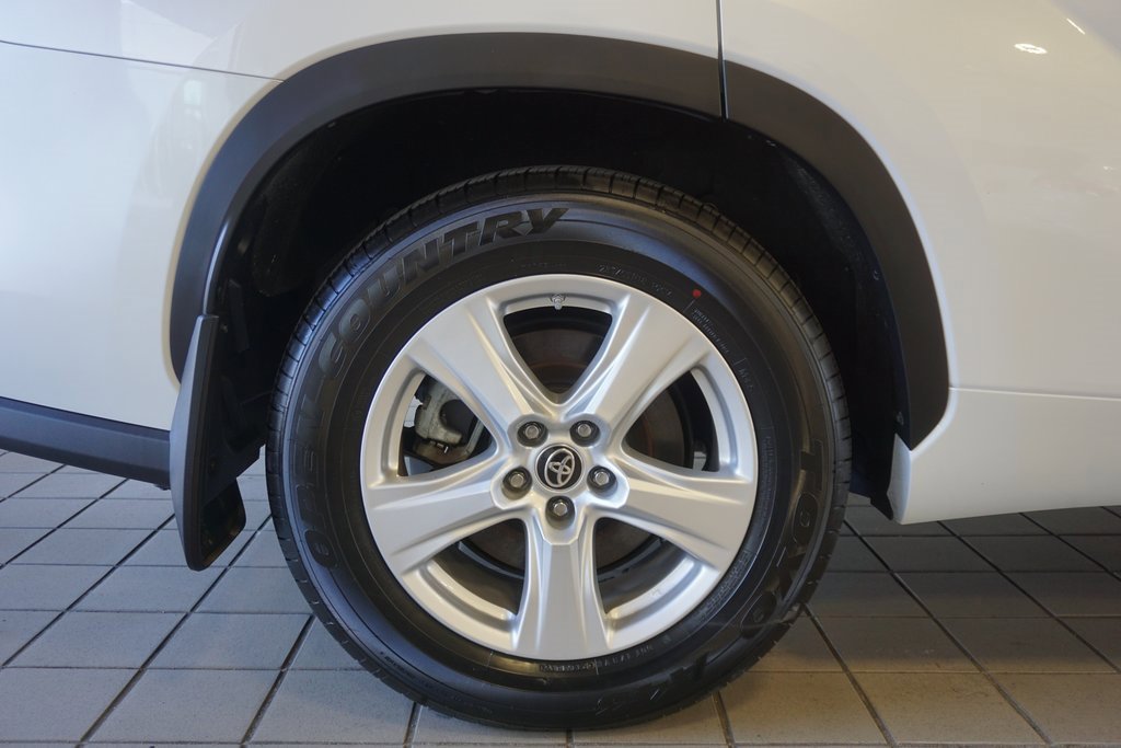 Certified 2024 Toyota Highlander LE image 32