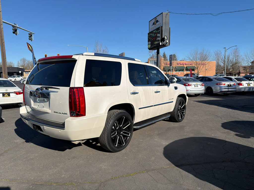 Used 2011 Cadillac Escalade Luxury image 8