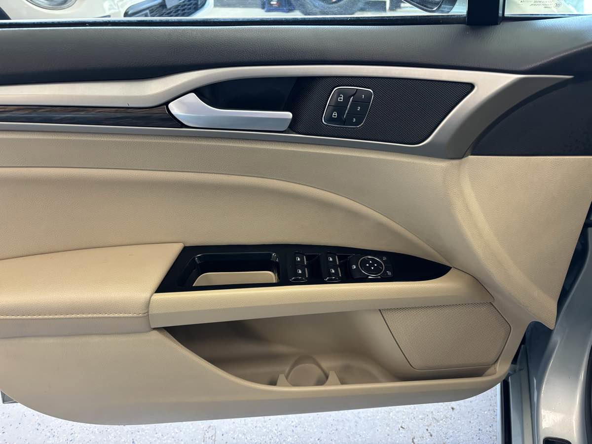 Used 2014 Ford Fusion SE w/ Equipment Group 502A image 21