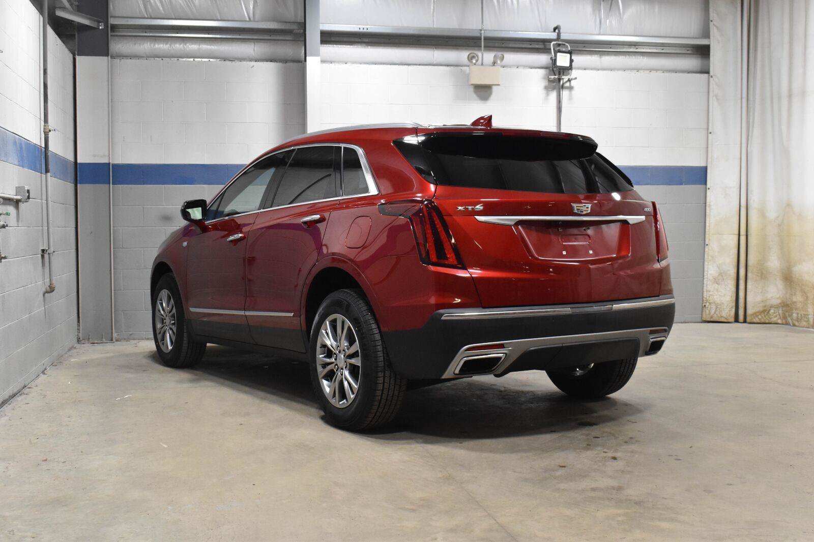 Used 2021 Cadillac XT5 Premium Luxury w/ LPO, Floor Liner Package FWD image 22