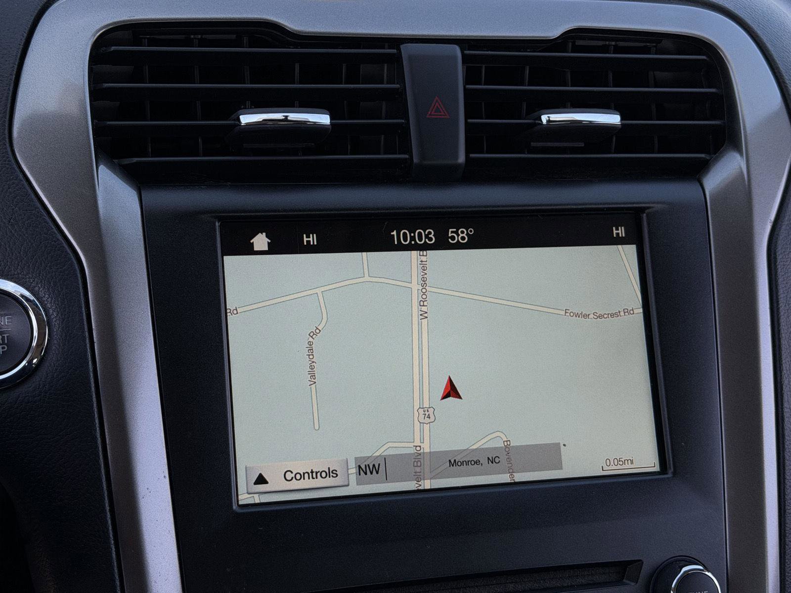 Used 2017 Ford Fusion SE w/ Fusion SE Technology Package image 12