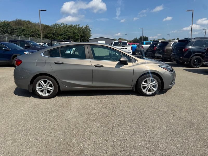 Used 2018 Chevrolet Cruze LT w/ Convenience Package FWD image 14