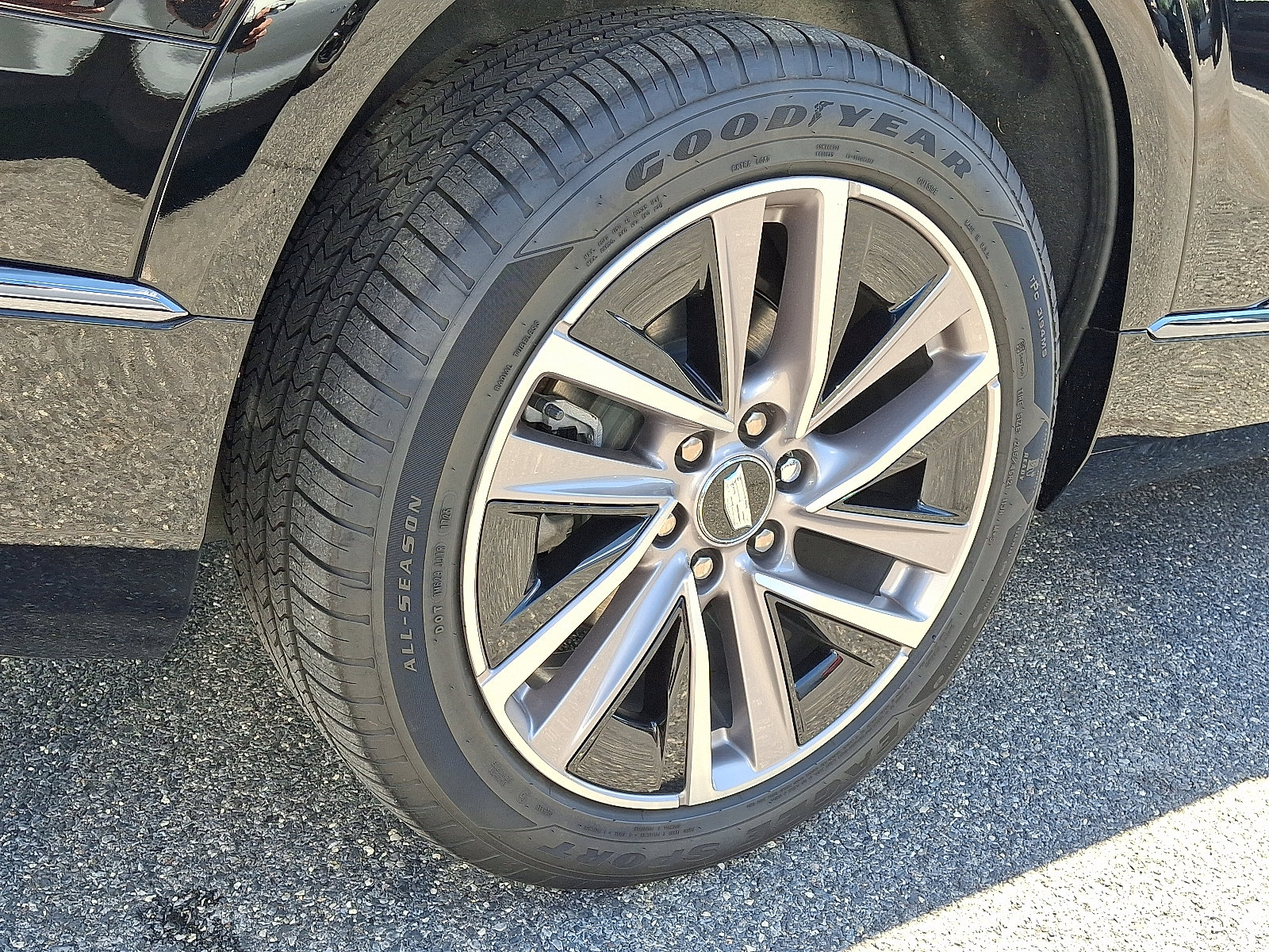 Certified 2026 Cadillac Vistiq Sport w/ LPO, Floor Liner Package AWD/4WD image 12