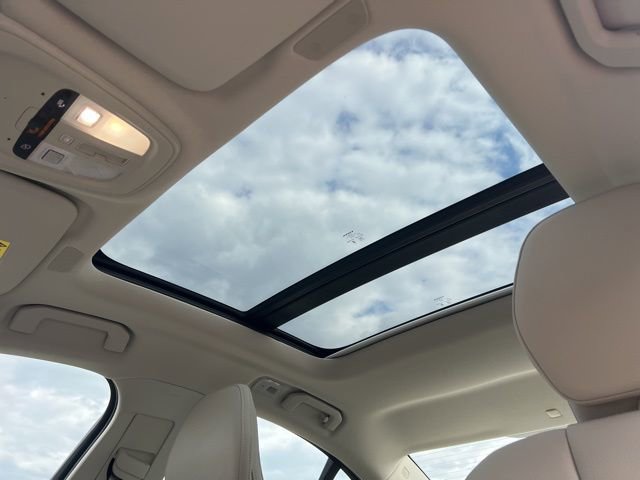 Certified 2024 Volvo S60 B5 Plus AWD/4WD image 30