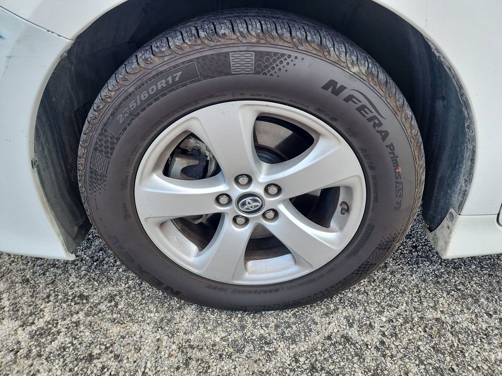 Used 2019 Toyota Sienna L FWD image 12