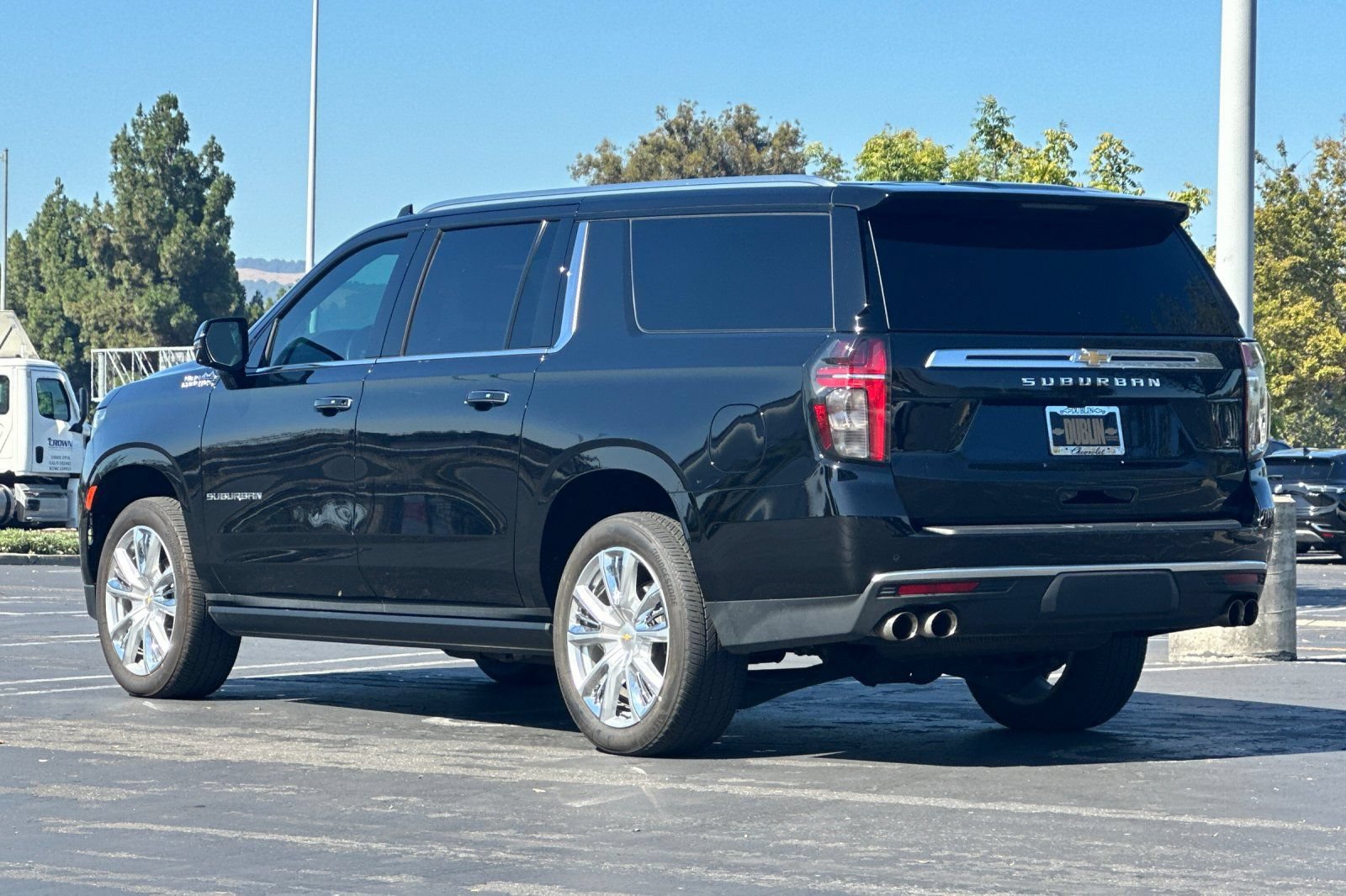 Used 2023 Chevrolet Suburban High Country AWD/4WD image 6