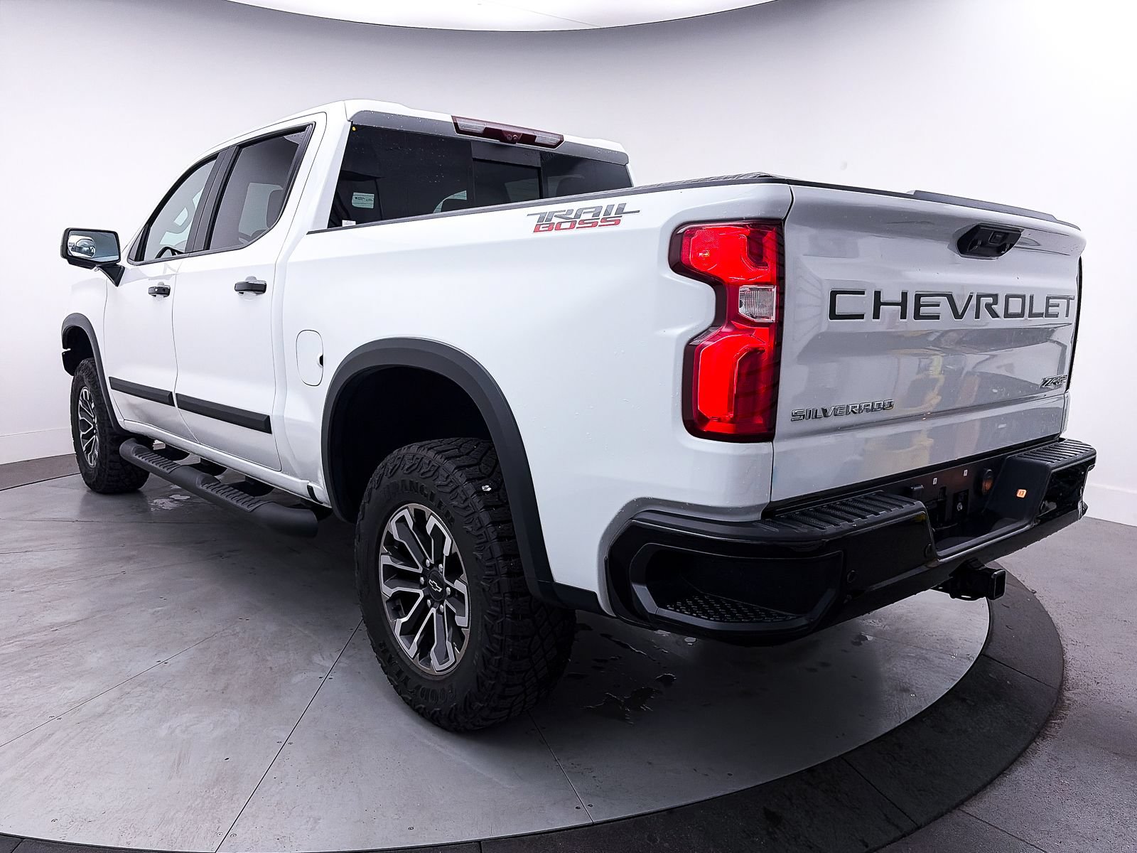 Used 2023 Chevrolet Silverado 1500 ZR2 w/ Technology Package AWD/4WD image 17