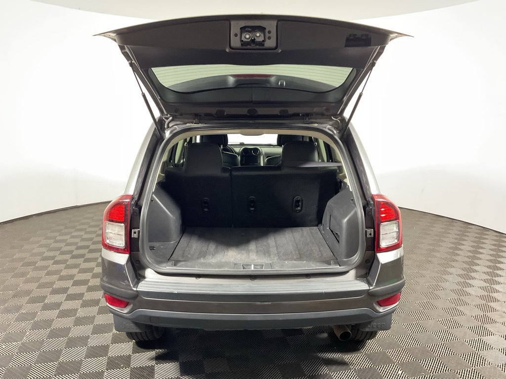 Used 2016 Jeep Compass Latitude AWD/4WD image 12