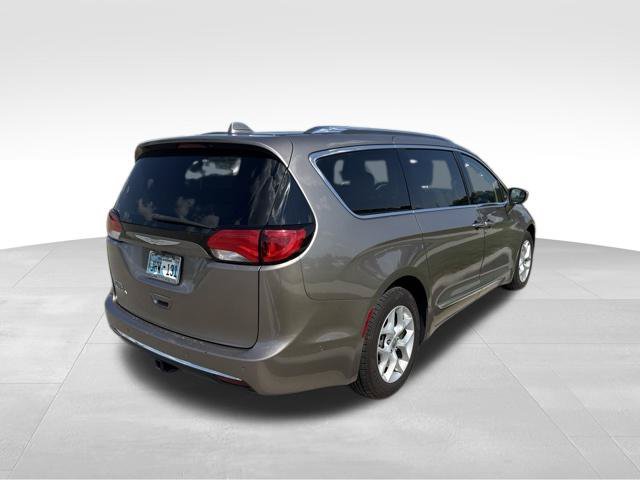 Used 2018 Chrysler Pacifica Touring-L Plus FWD image 3