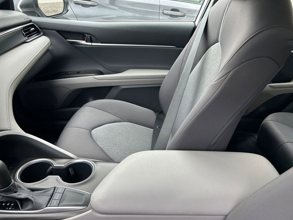 Used 2022 Toyota Camry LE FWD image 29