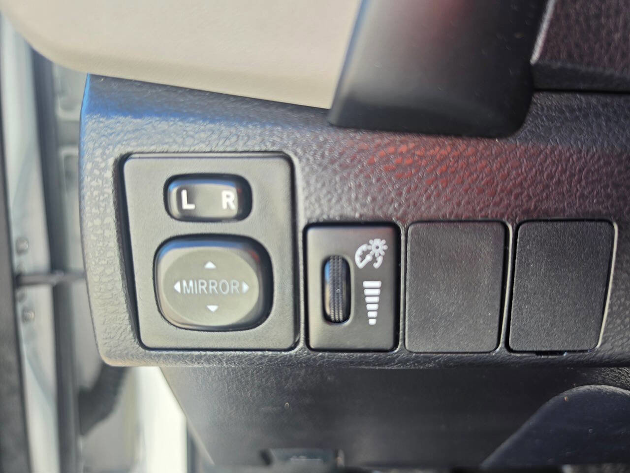 Used 2017 Toyota Corolla LE FWD image 45