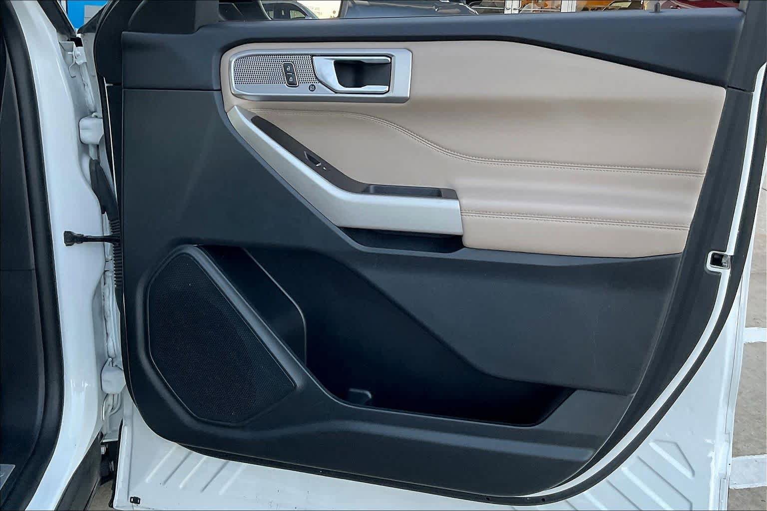 Used 2023 Ford Explorer Limited image 22
