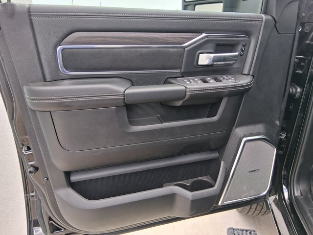 New 2026 RAM 3500 Laramie AWD/4WD image 18