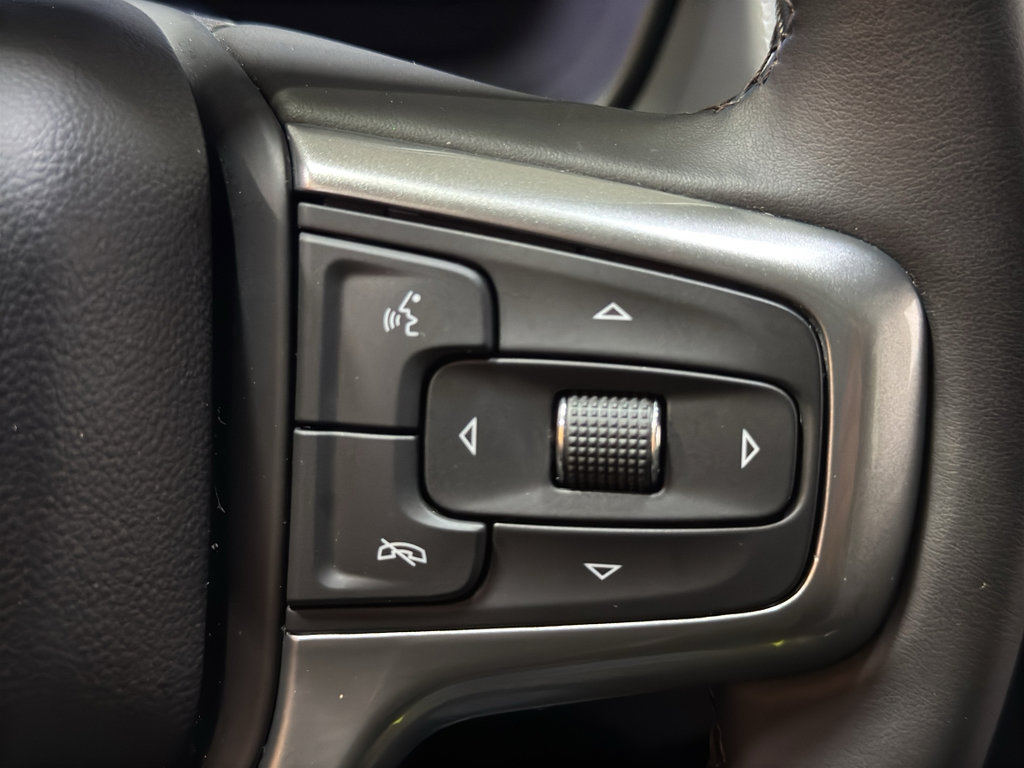 Used 2024 Chevrolet Suburban Z71 w/ Luxury Package AWD/4WD image 28