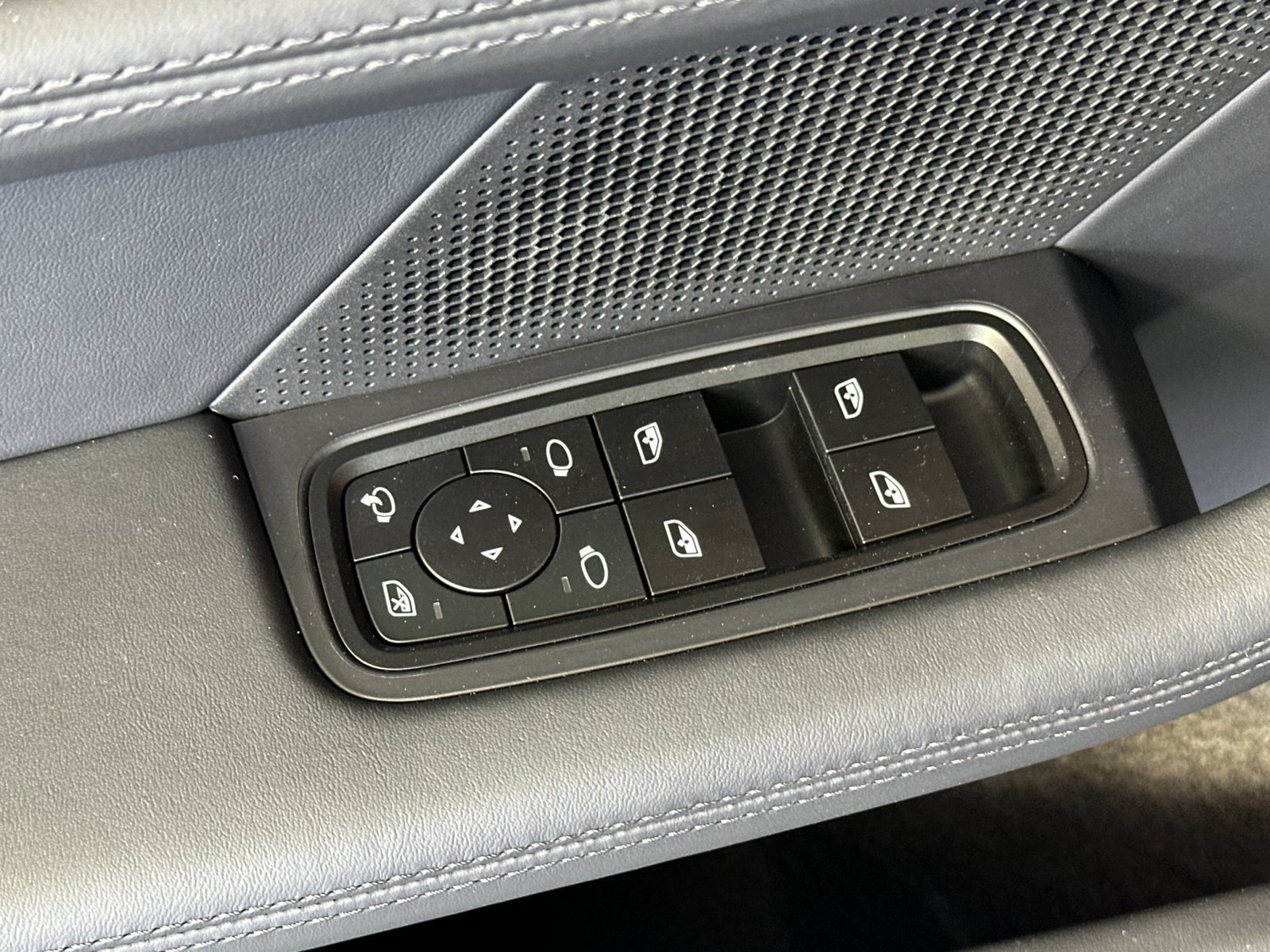 New 2026 Porsche Taycan AWD/4WD image 13