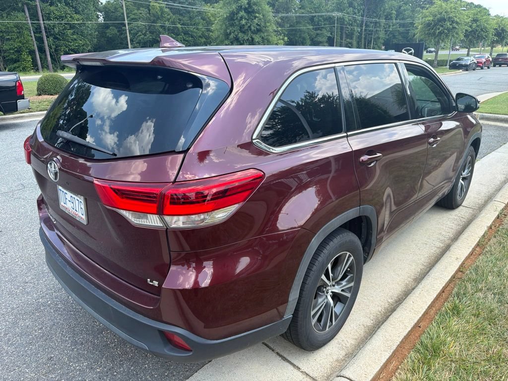 Used 2017 Toyota Highlander Plus FWD image 16