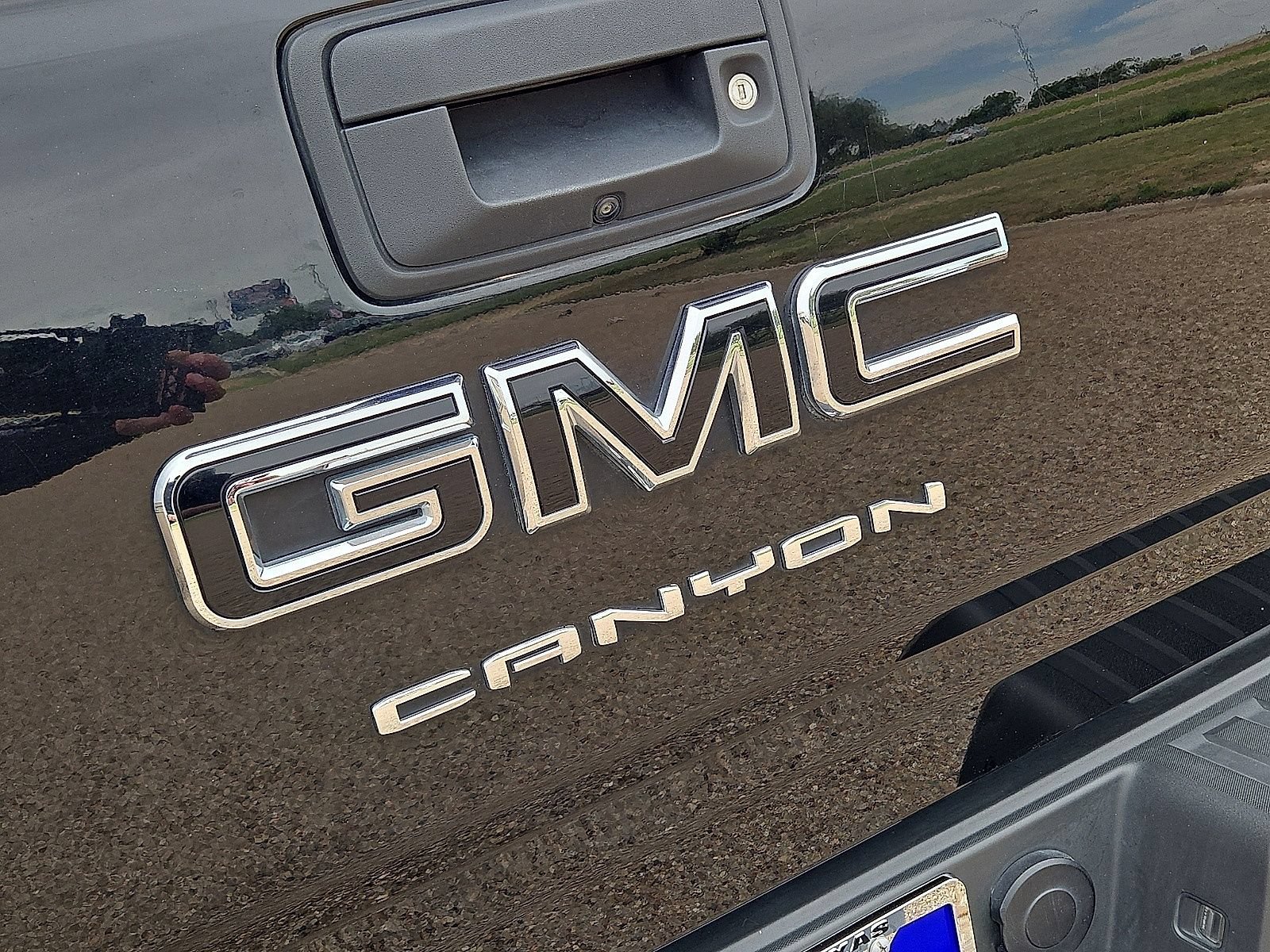 Used 2022 GMC Canyon Elevation w/ Elevation Premium Package AWD/4WD image 12