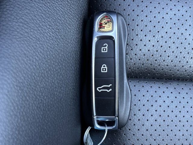 Used 2024 Porsche Cayenne AWD/4WD image 45