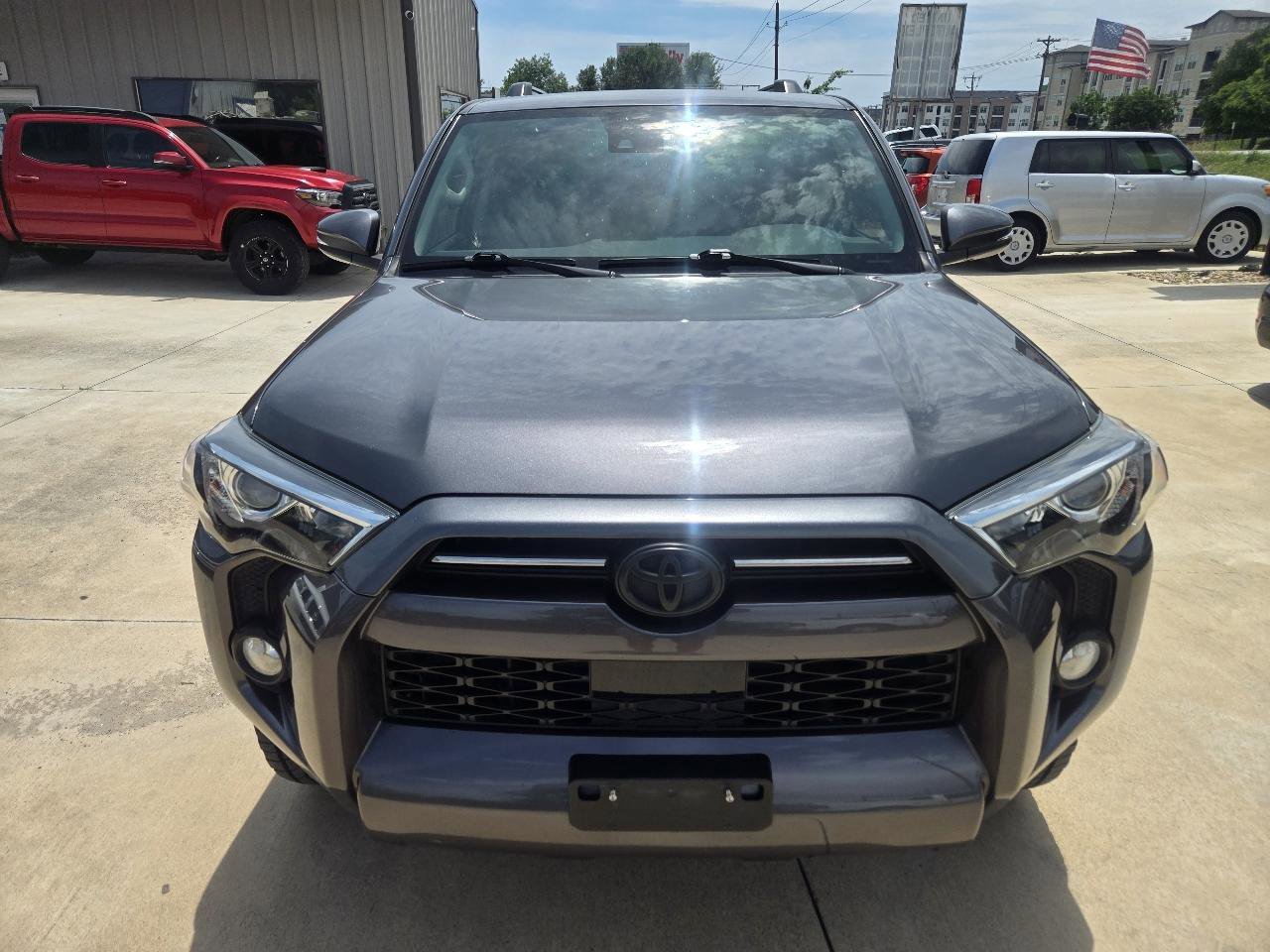 Used 2020 Toyota 4Runner SR5 Premium w/ Moonroof Package AWD/4WD image 2