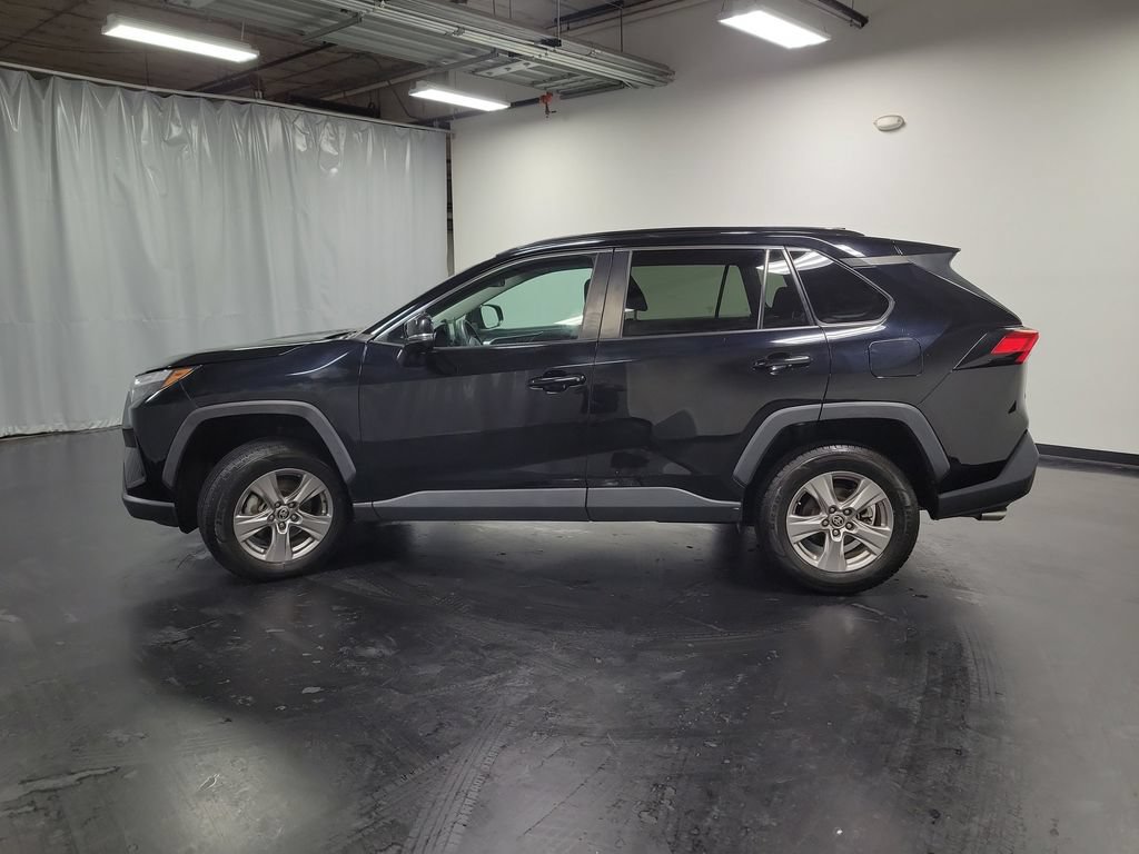 Used 2022 Toyota RAV4 XLE AWD/4WD image 5
