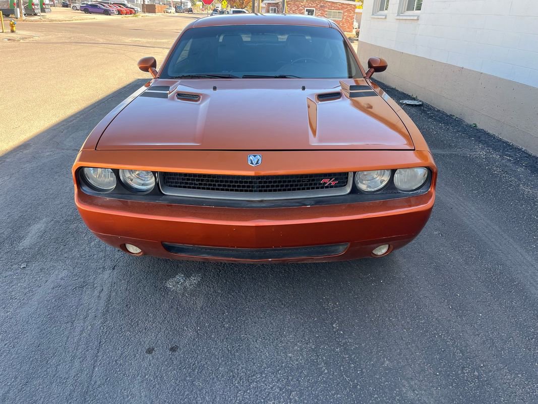 Used 2009 Dodge Challenger R/T w/ Sound Group RWD image 2