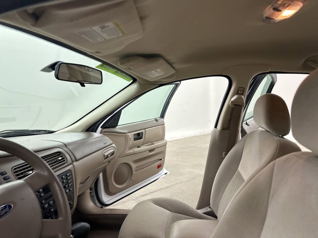 Used 2004 Ford Taurus SES image 31