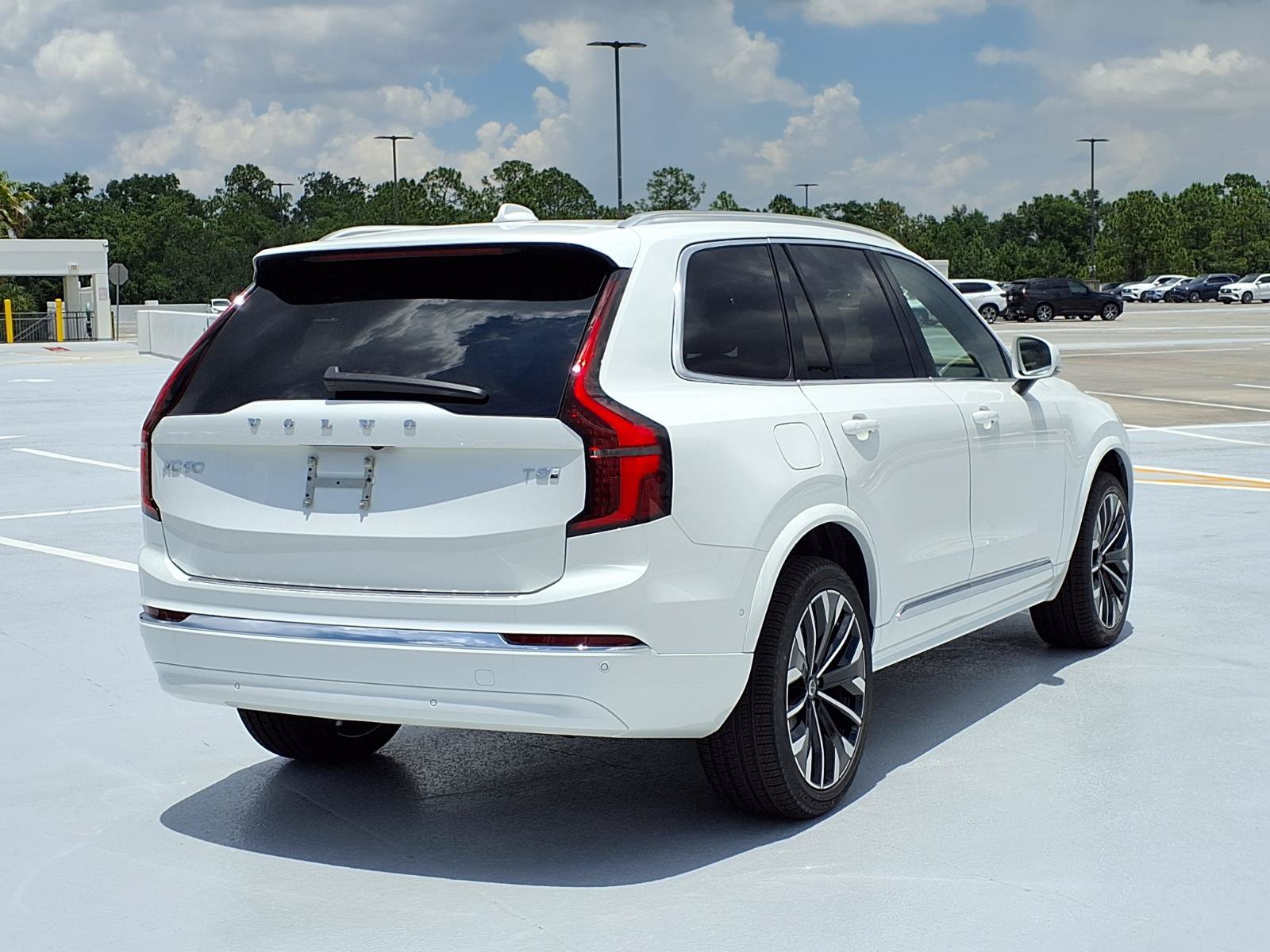 New 2026 Volvo XC90 T8 Plus w/ Protection Package Premier AWD/4WD image 7