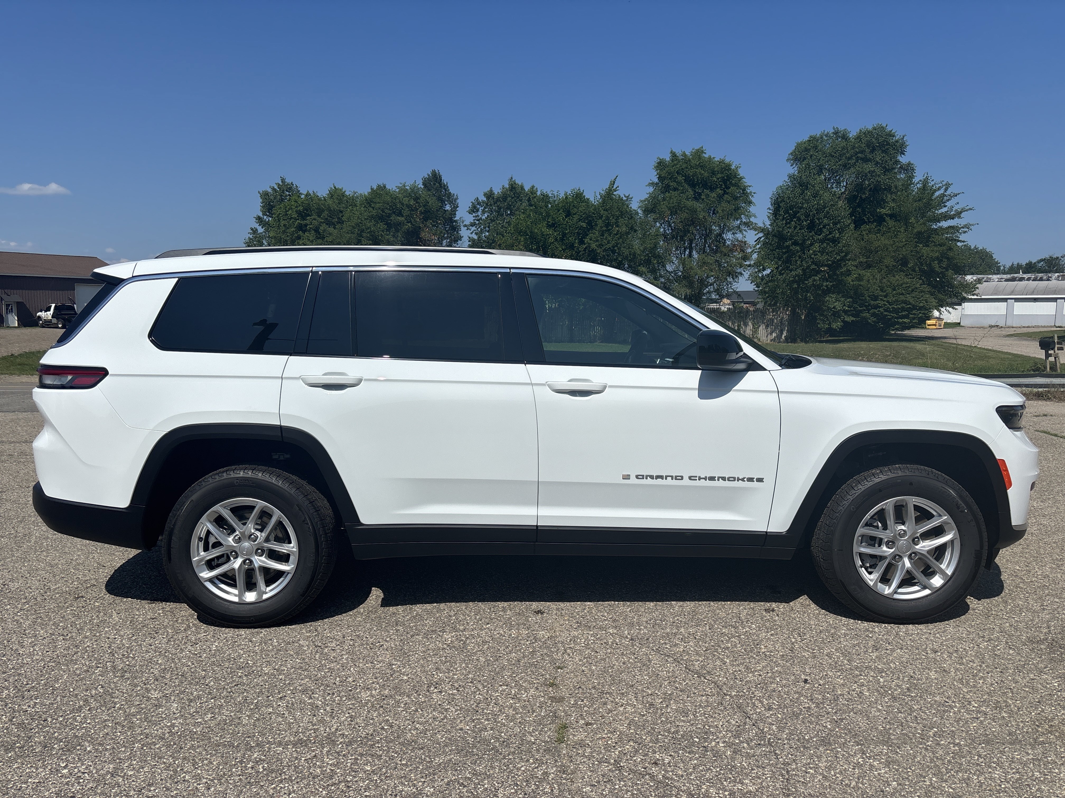 New 2026 Jeep Grand Cherokee L 4WD image 2