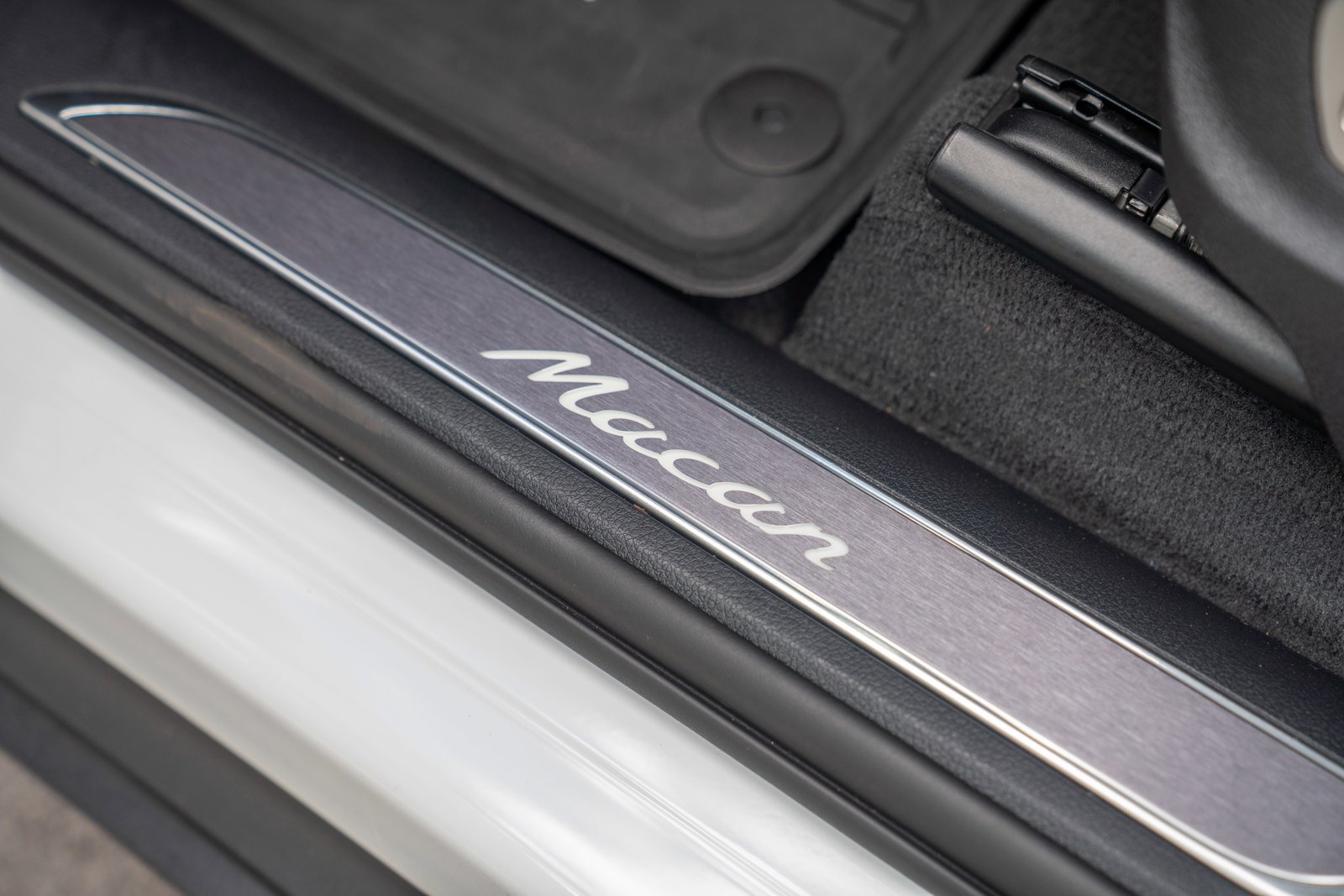 Certified 2026 Porsche Macan AWD/4WD image 12