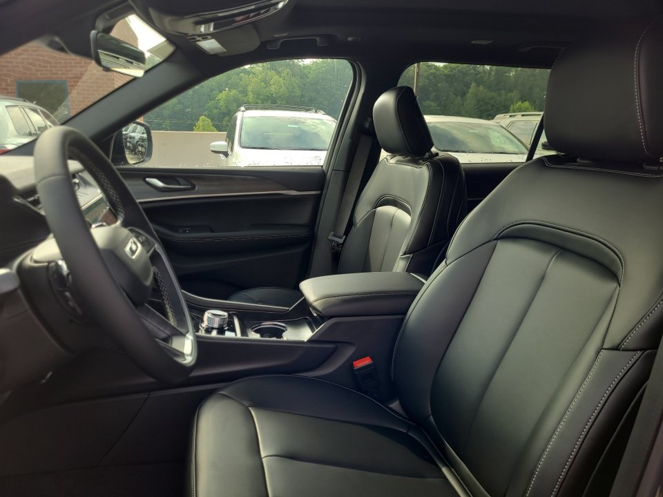 New 2026 Jeep Grand Cherokee L Limited AWD/4WD image 30