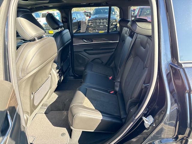 New 2026 Jeep Grand Cherokee Altitude image 13