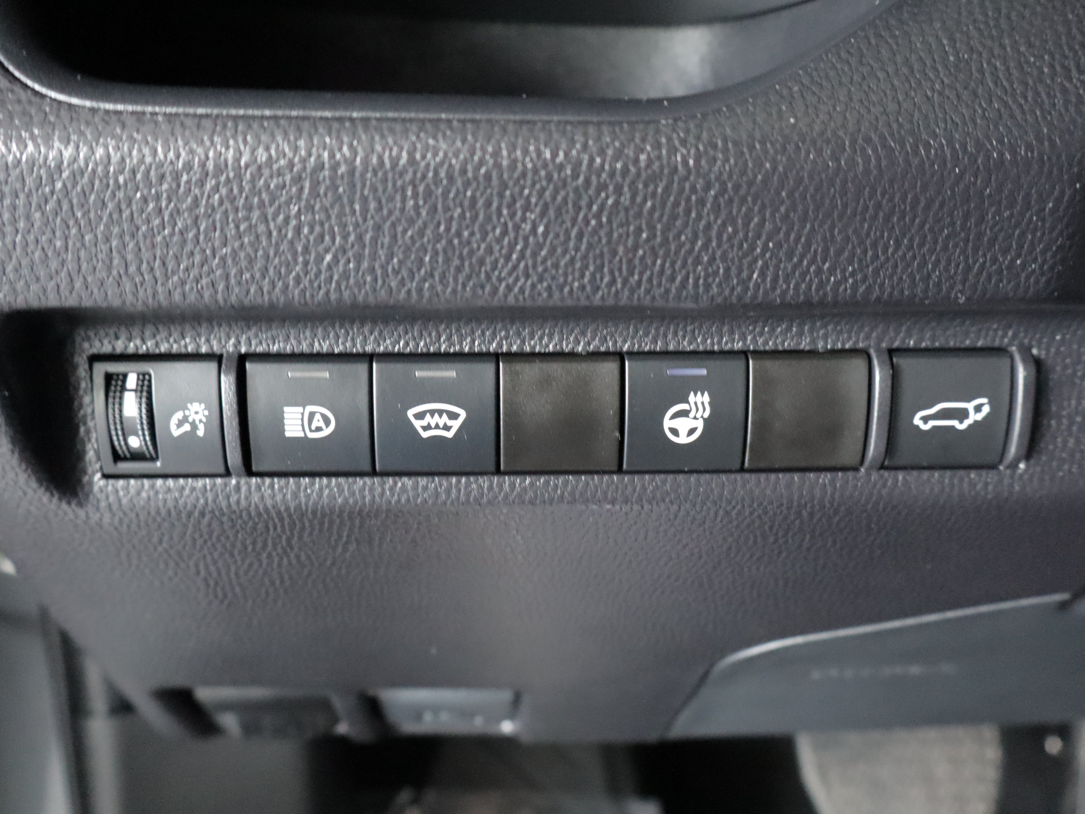 Used 2025 Toyota RAV4 XLE Premium w/ Weather Package AWD/4WD image 19
