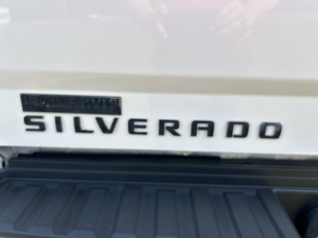 Used 2015 Chevrolet Silverado 2500 High Country w/ Duramax Plus Package image 5