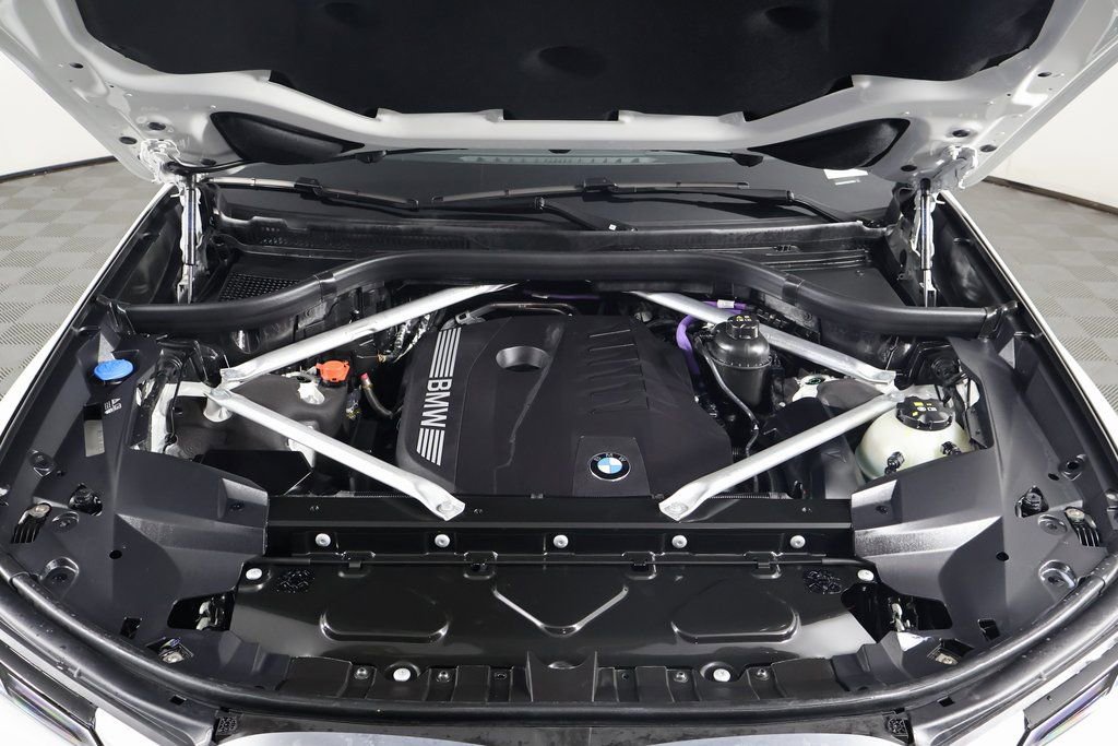 Used 2026 BMW X7 xDrive40i w/ Premium Package image 16