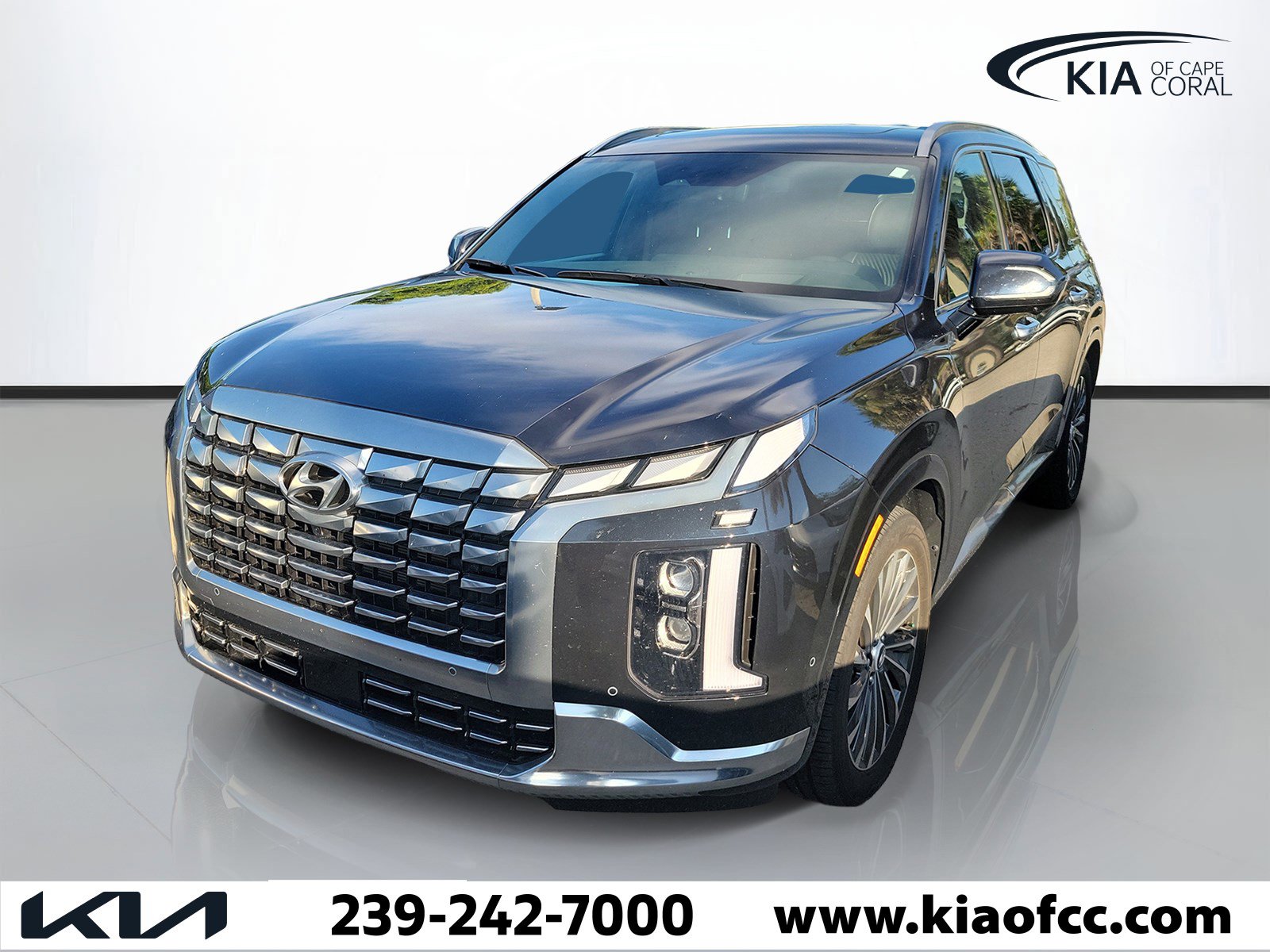 Used 2024 Hyundai Palisade Calligraphy AWD/4WD image 2
