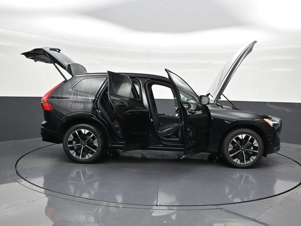 New 2026 Volvo XC60 B5 Plus AWD/4WD image 30