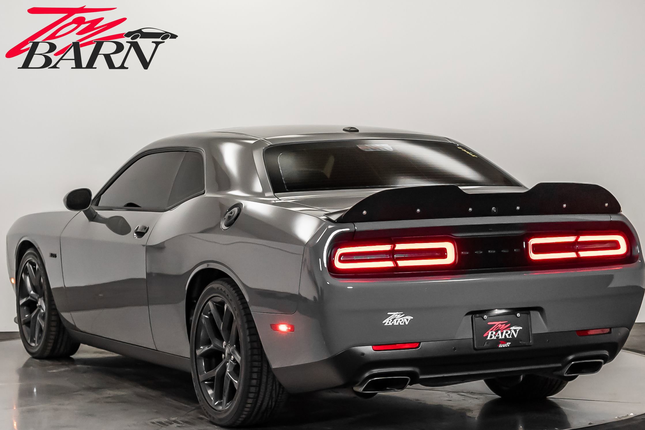 Used 2023 Dodge Challenger R/T w/ Blacktop Package video 3