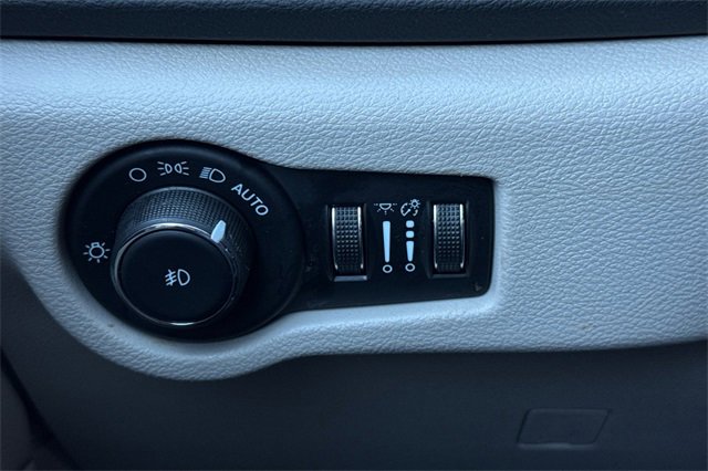 Used 2024 Chrysler Pacifica Touring-L image 33