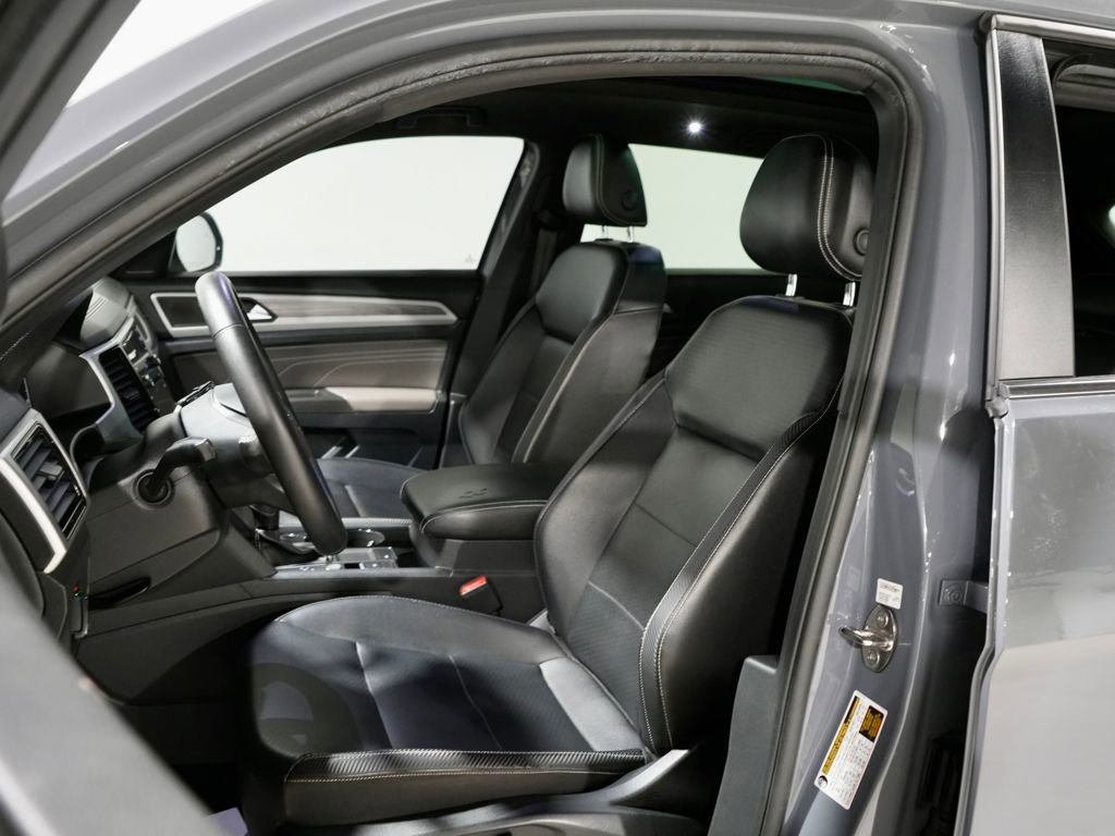 Used 2022 Volkswagen Atlas Cross Sport SE w/ Panoramic Sunroof Package image 3