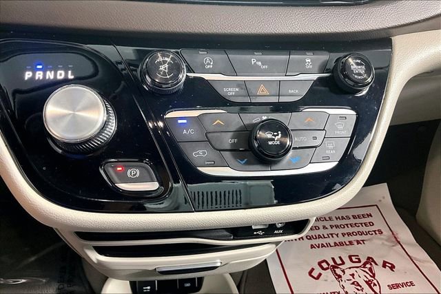 Used 2017 Chrysler Pacifica Touring Plus FWD image 32
