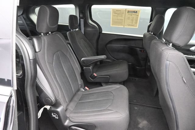Used 2024 Chrysler Pacifica Touring FWD image 28