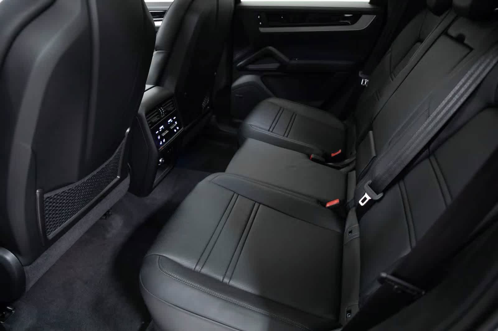 Certified 2025 Porsche Cayenne S AWD/4WD image 36