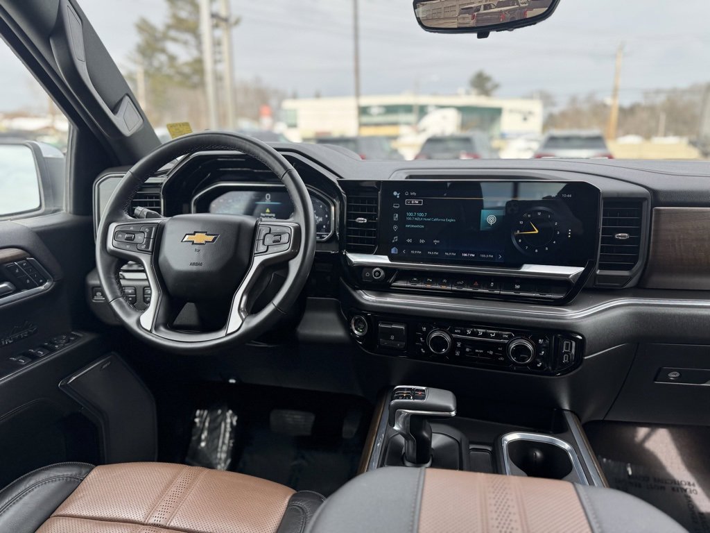 Used 2023 Chevrolet Silverado 1500 High Country w/ High Country Premium Package image 12