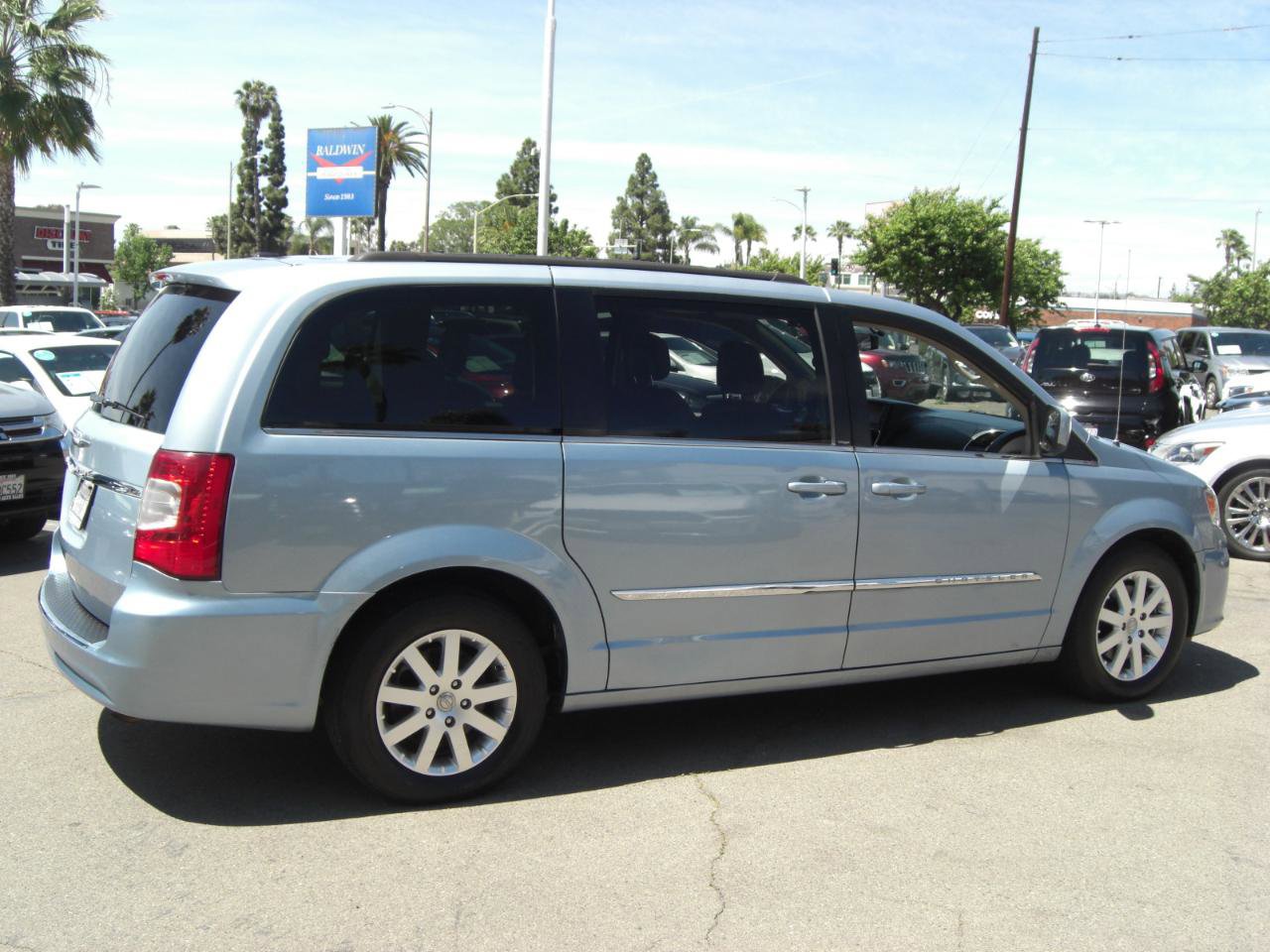 Used 2013 Chrysler Town & Country Touring FWD image 13