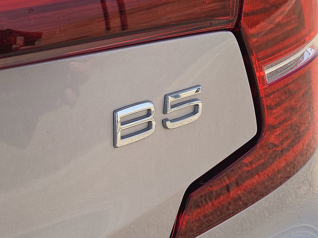 Used 2024 Volvo S60 B5 Core image 13