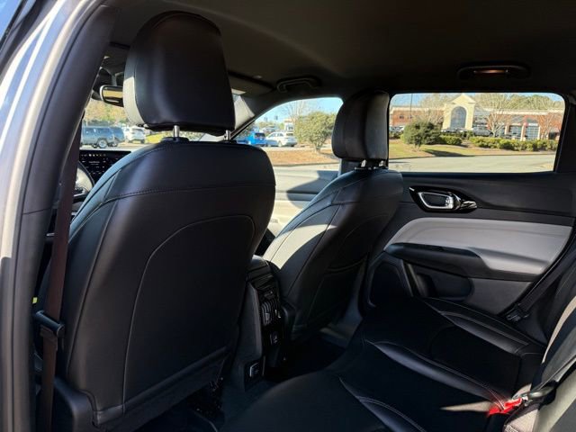 Used 2025 Jeep Compass Limited image 27