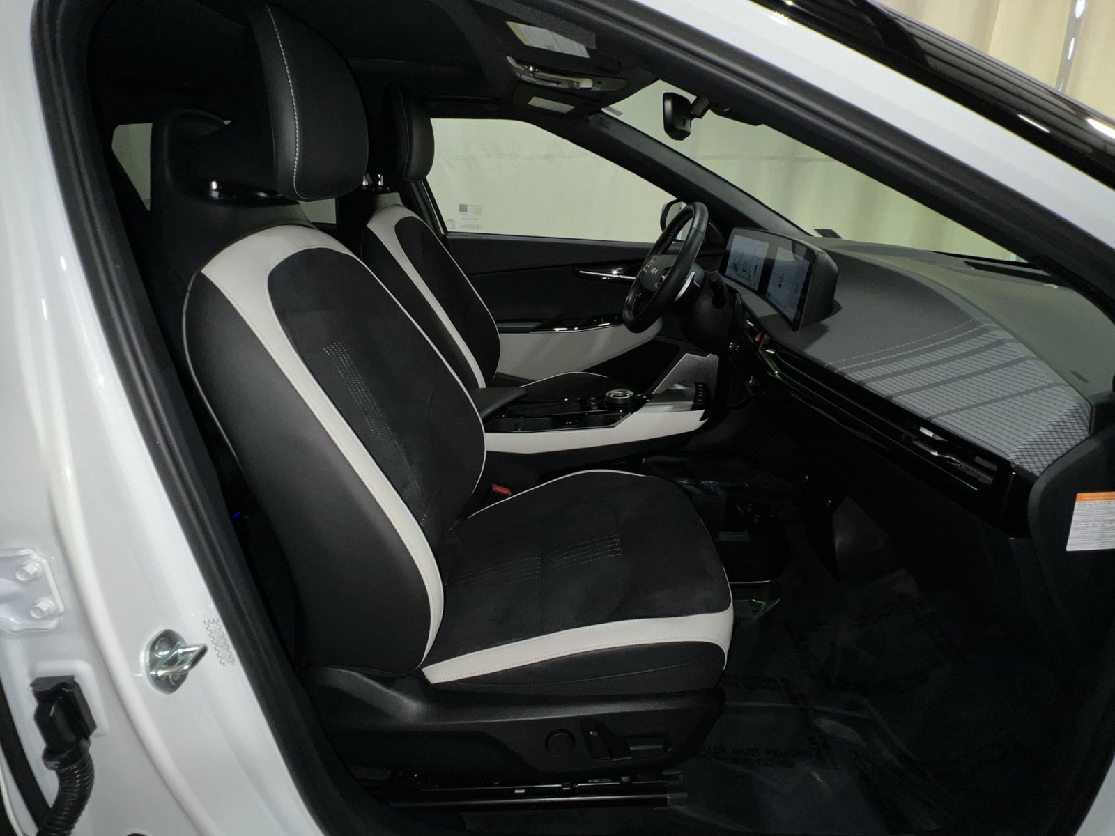 Used 2024 Kia EV6 GT-Line AWD/4WD image 34