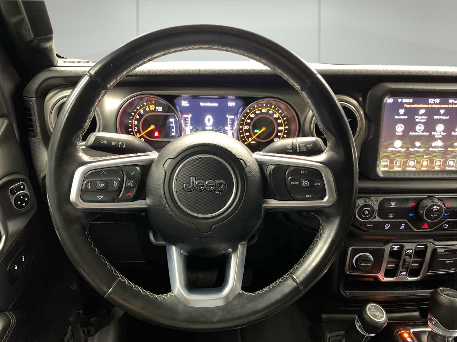 Used 2020 Jeep Gladiator Overland AWD/4WD image 23