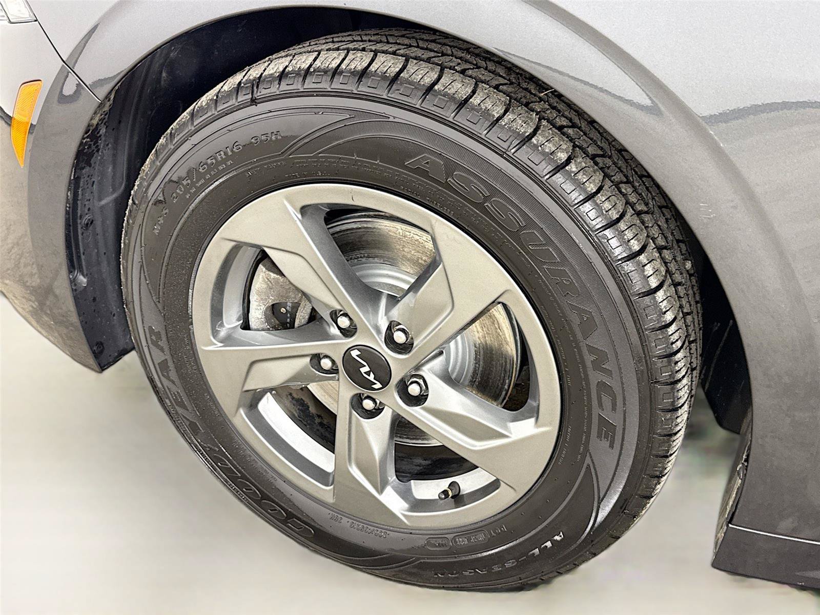 Used 2022 Kia K5 LXS image 29